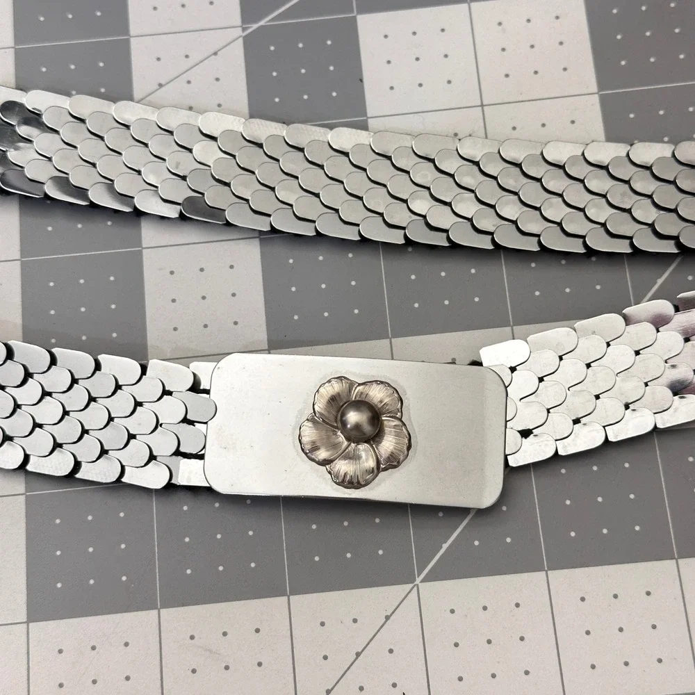 VTG 70s-80s Silver Metal Mermaid/Fish Scale Stretch Belt L Floral Buckle